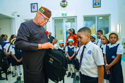 kwa Ibom Governor Umo Eno welcoming pupils of King’s Kids Christian Montessori School at Government House in Uyo