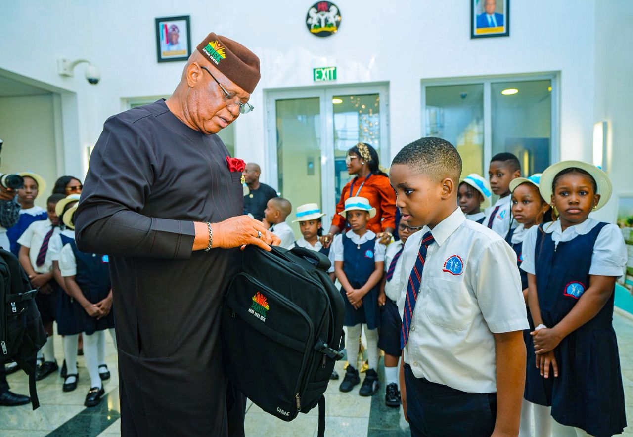 kwa Ibom Governor Umo Eno welcoming pupils of King’s Kids Christian Montessori School at Government House in Uyo
