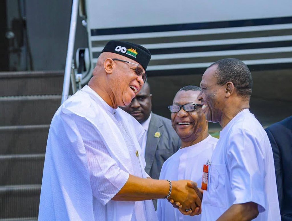 Umo Eno Reaffirms Akwa Ibom, Cross River Ties at Calabar Service