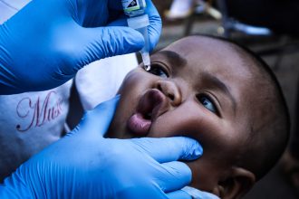 Health workers vaccinating children during a polio immunisation campaign in Nigeria