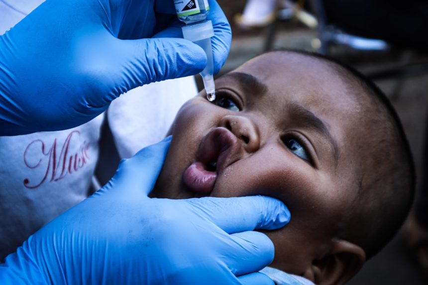 Health workers vaccinating children during a polio immunisation campaign in Nigeria