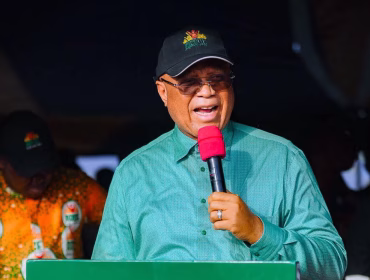 Governor Umo Eno addressing APC members after his nomination at Ibiakpan Obotim Ward II ahead of the 2027 governorship election.